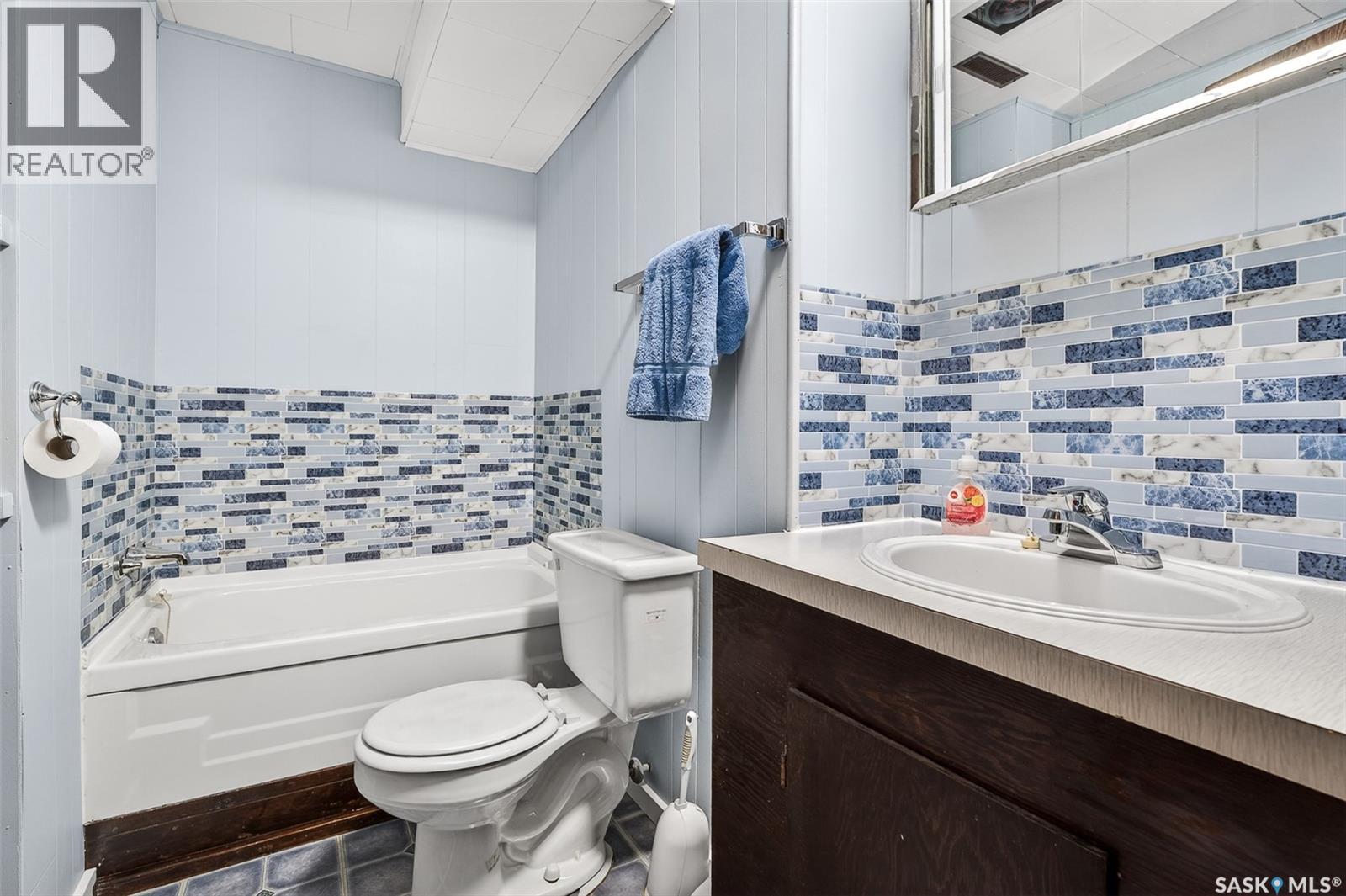 1031 Ross STREET E - 46