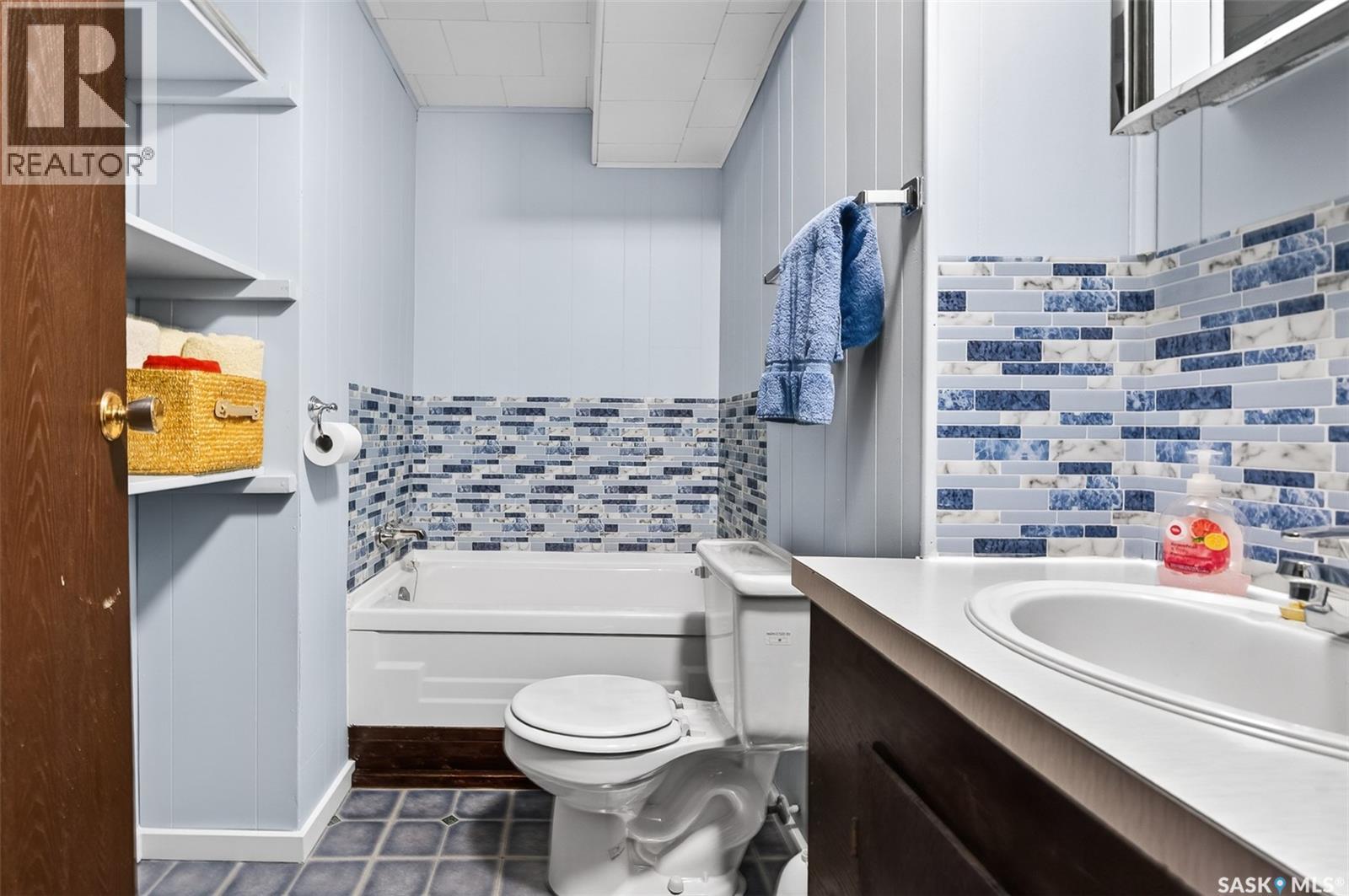 1031 Ross STREET E - 48