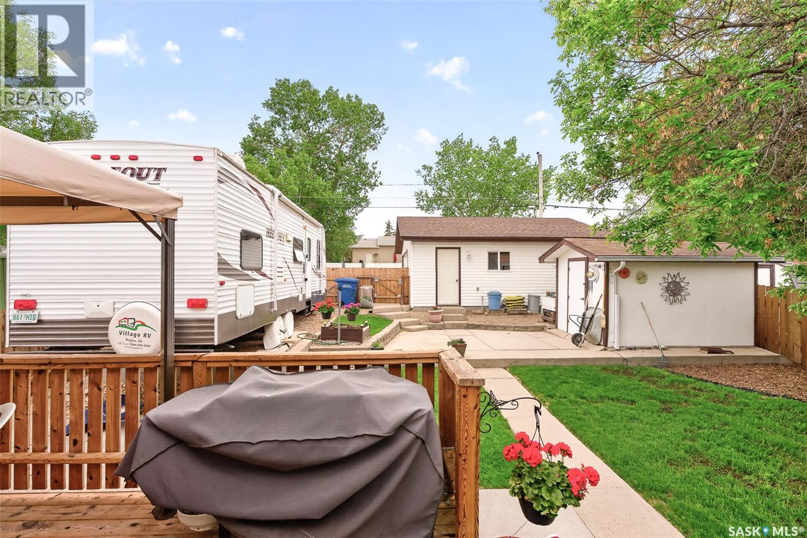 1031 Ross STREET E - 55