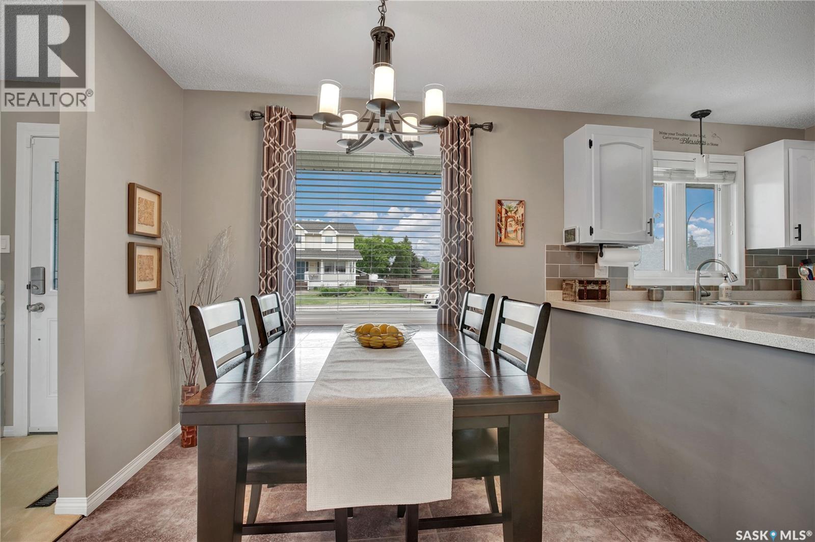 231 Roborecki CRESCENT - 8