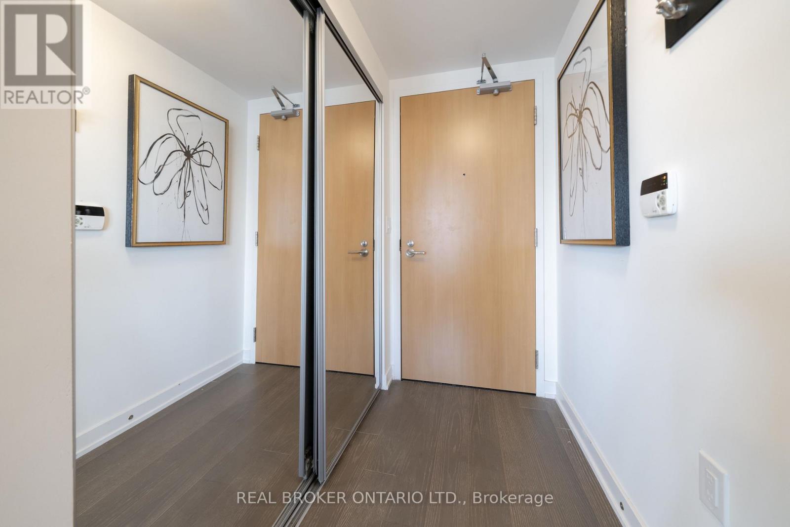 #5611 11 WELLESLEY STREET W - 2