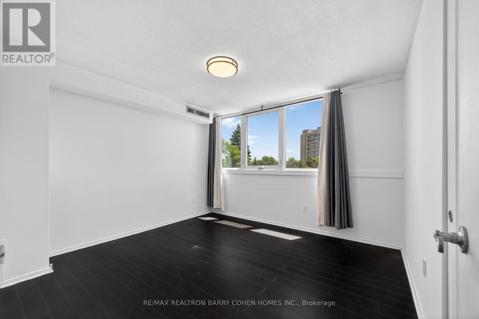 #304 150 NEPTUNE DRIVE - 20