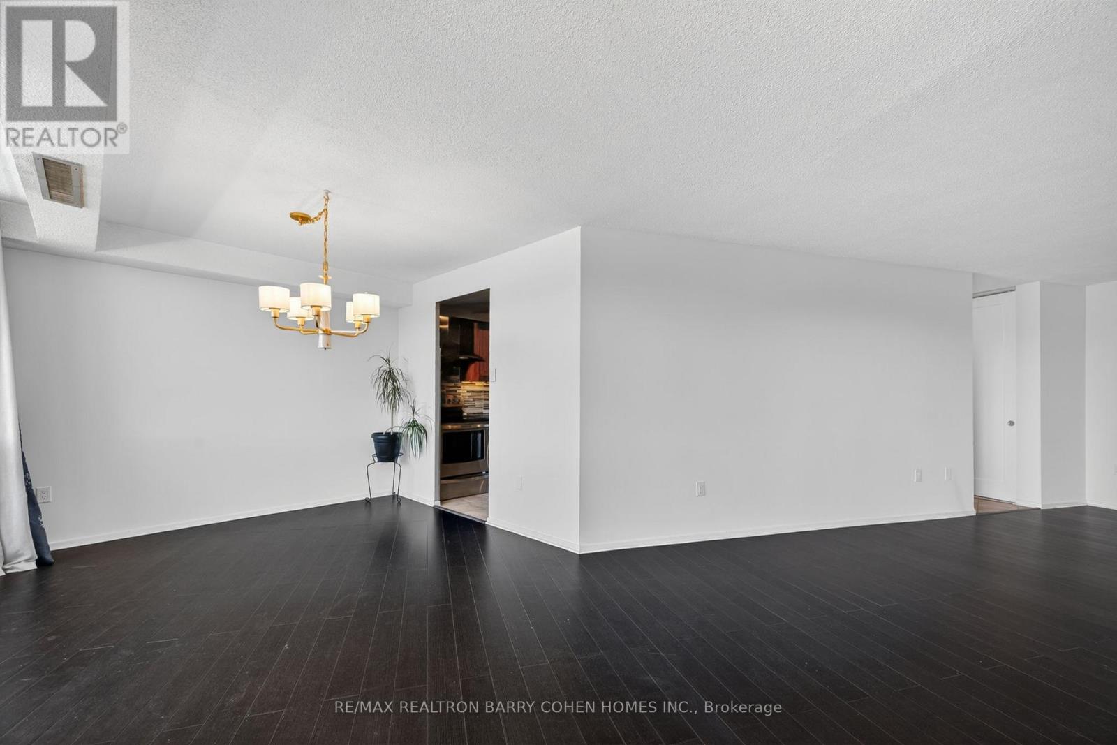 #304 150 NEPTUNE DRIVE - 9