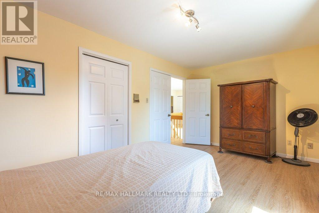 13 BALLYCONNOR COURT - 32