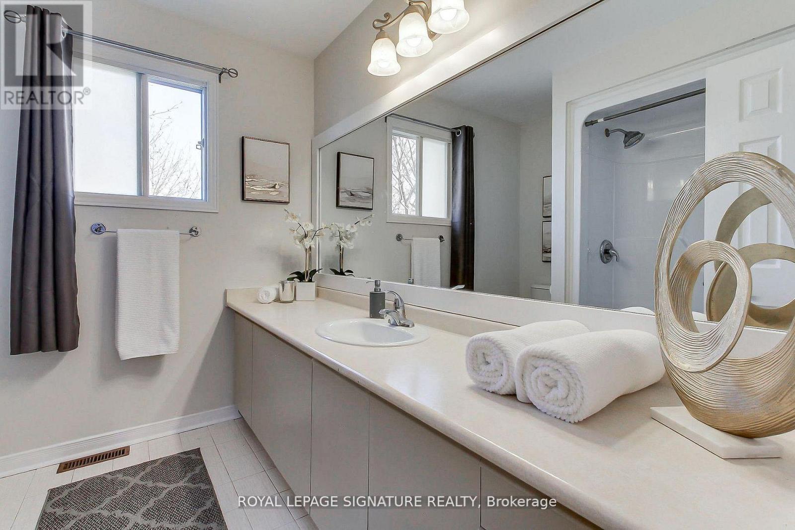 43 FALSTAFF CRESCENT - 39