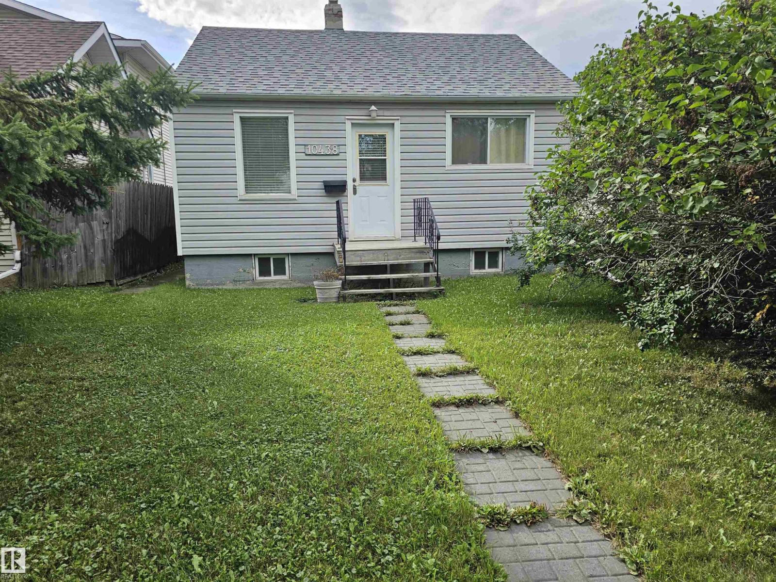 10438 147 ST NW - 1