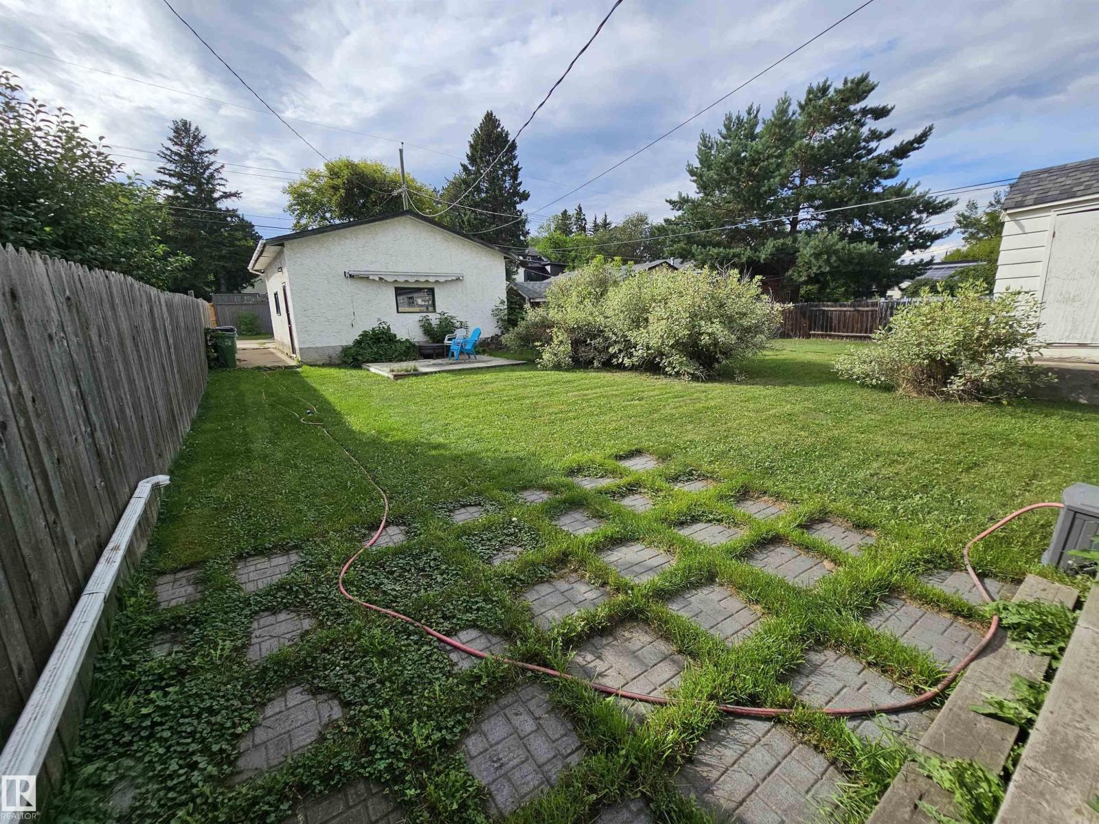 10438 147 ST NW - 14