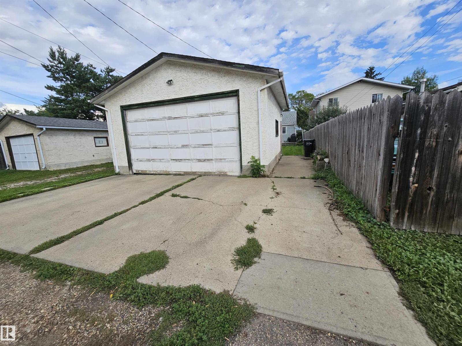 10438 147 ST NW - 15