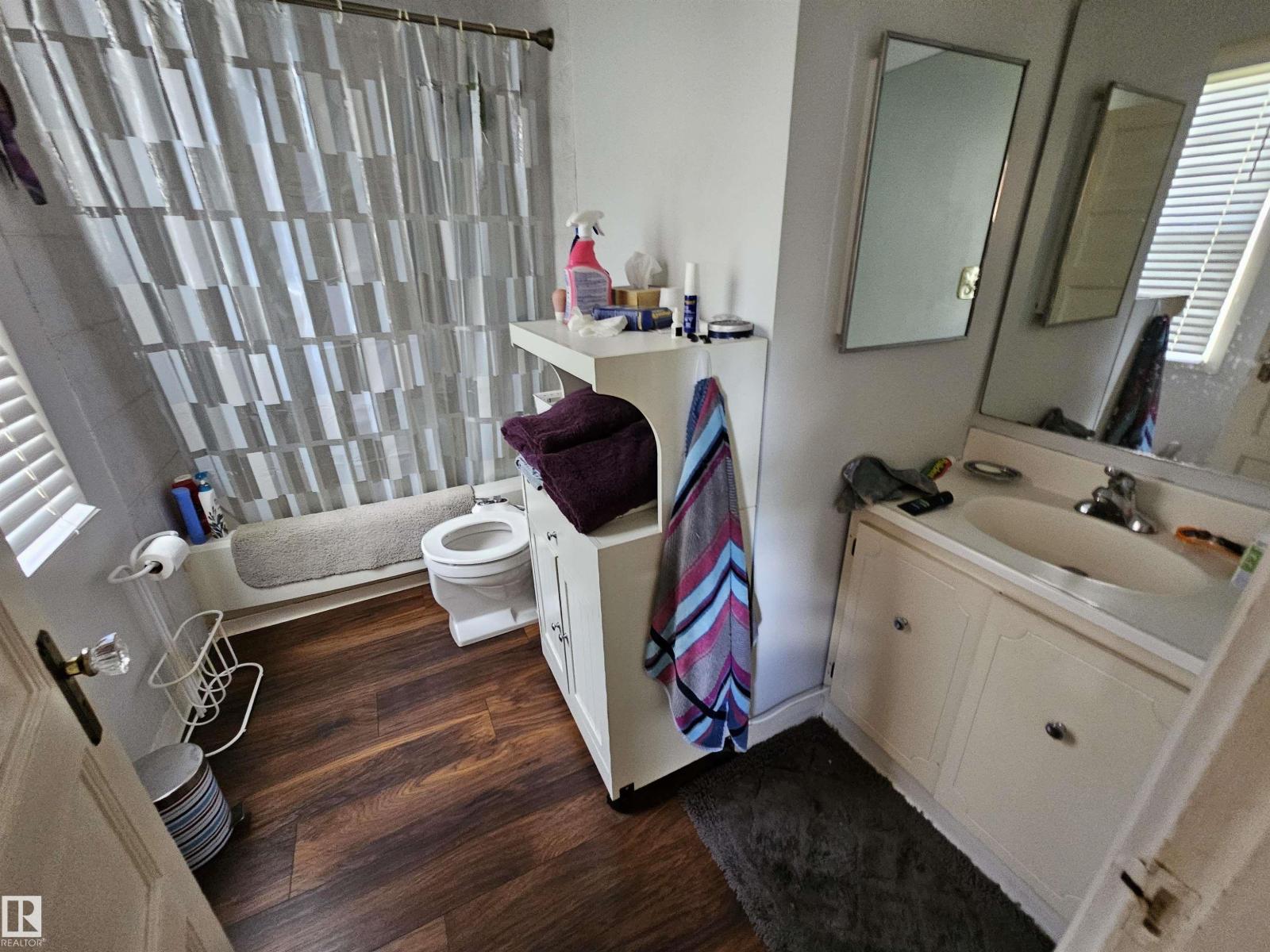 10438 147 ST NW - 8