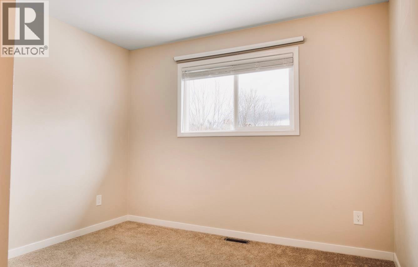 880 Tamarack Drive - 28