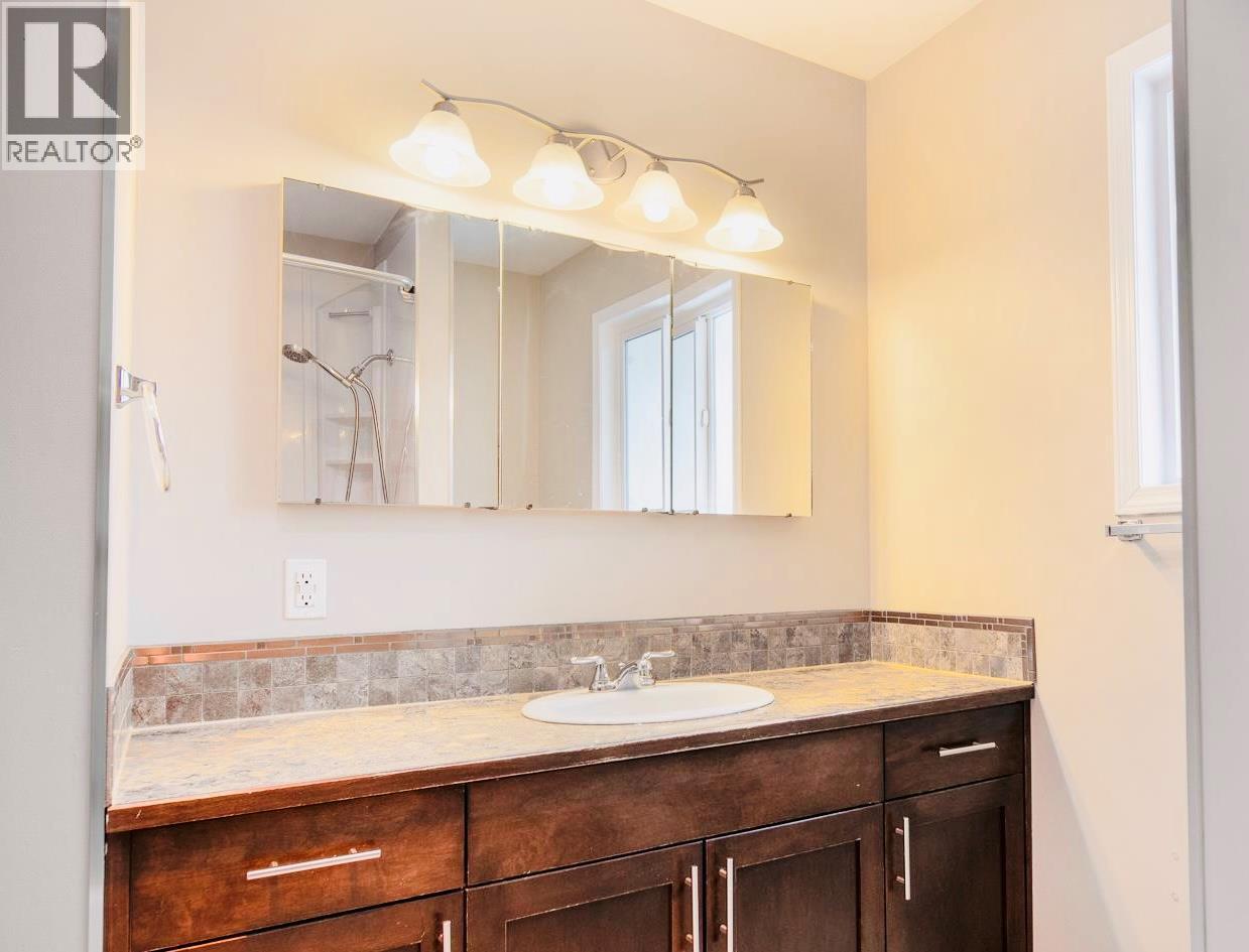 880 Tamarack Drive - 21
