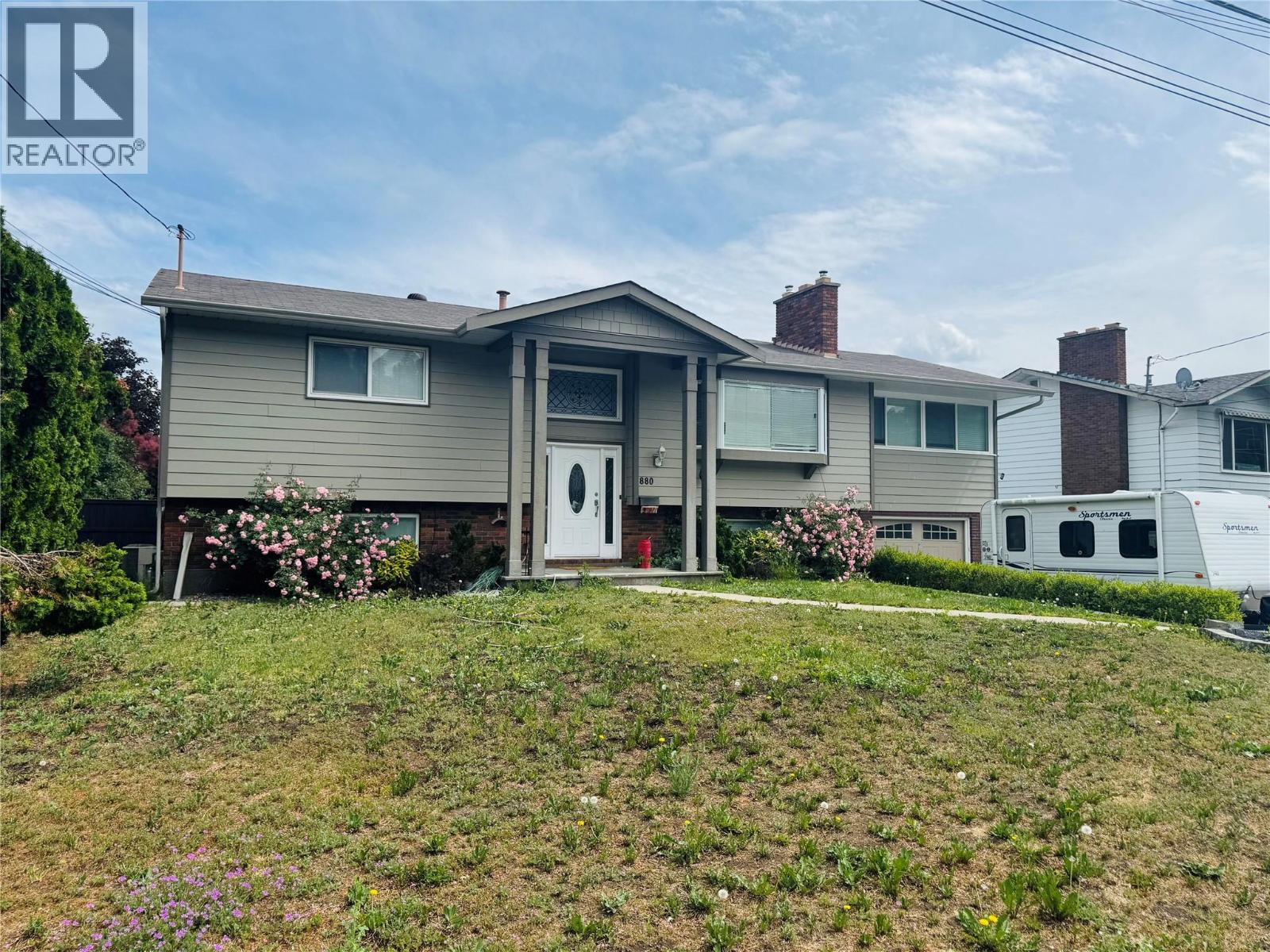 880 Tamarack Drive - 4