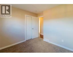 Living room - 880 Tamarack Drive, Kelowna, BC V1X5M1 Photo 15