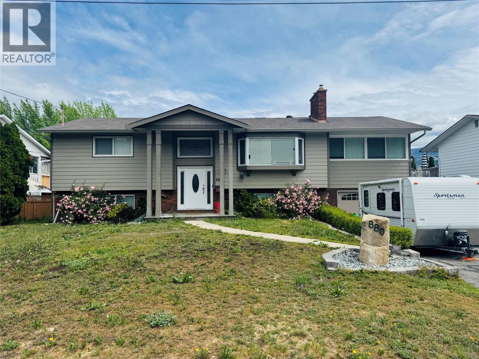 880 Tamarack Drive - 3