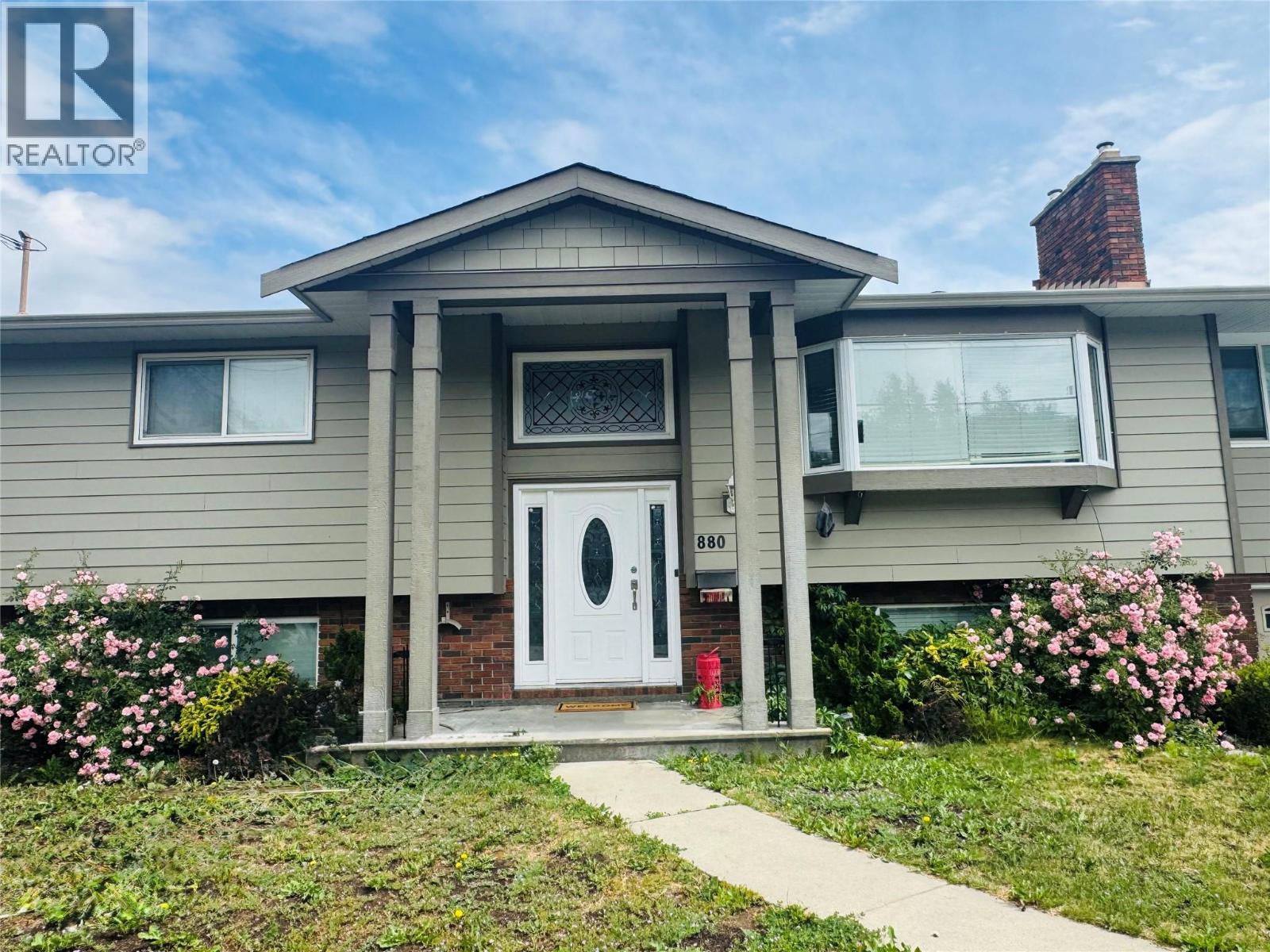 880 Tamarack Drive - 2