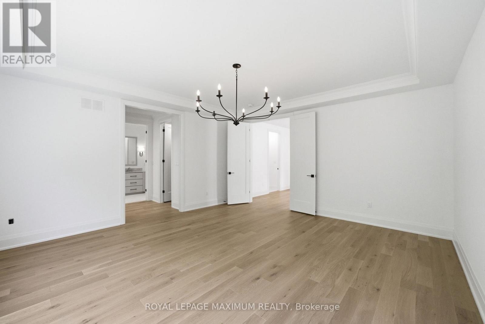 19 DONSGROVE COURT - 25