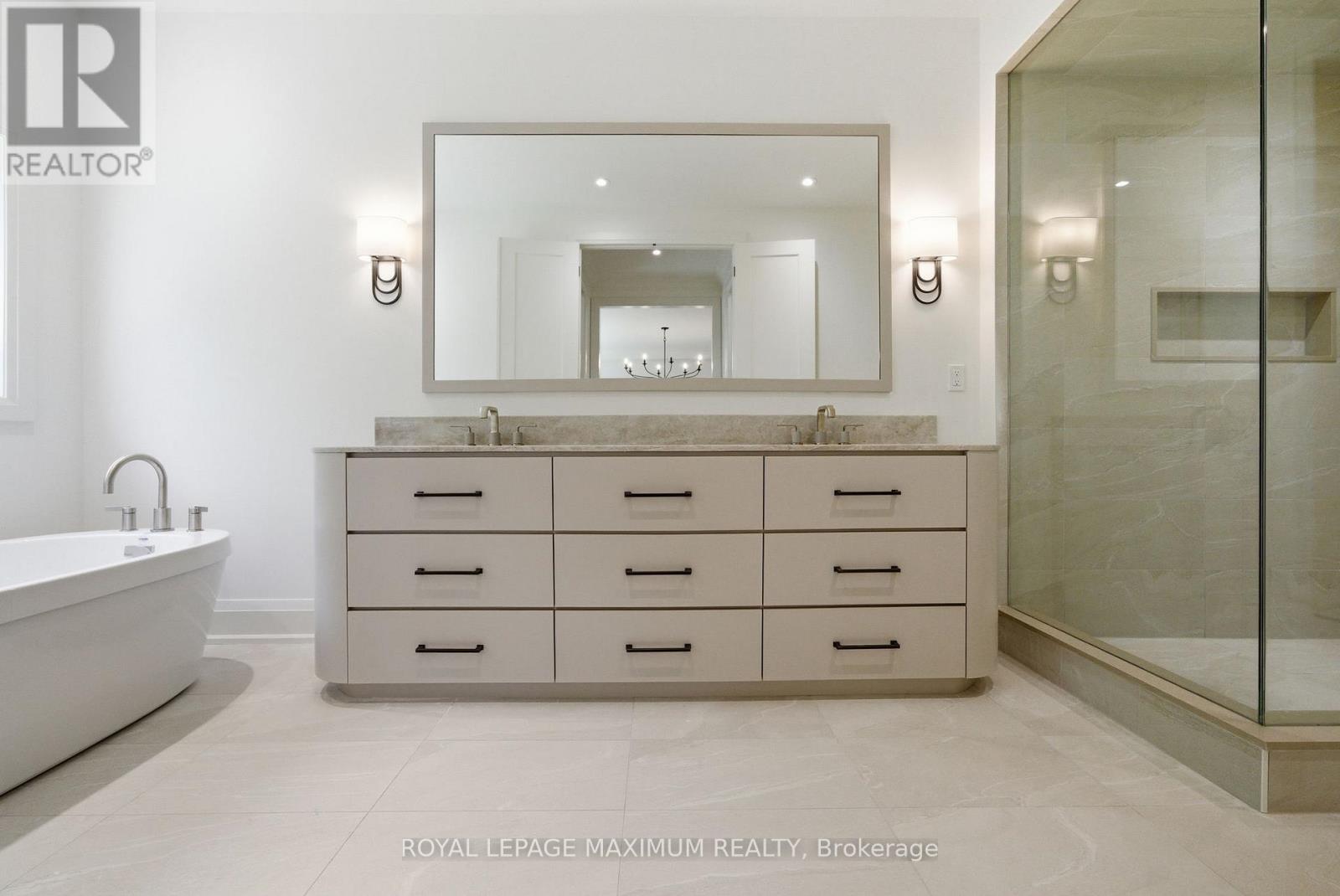 19 DONSGROVE COURT - 27