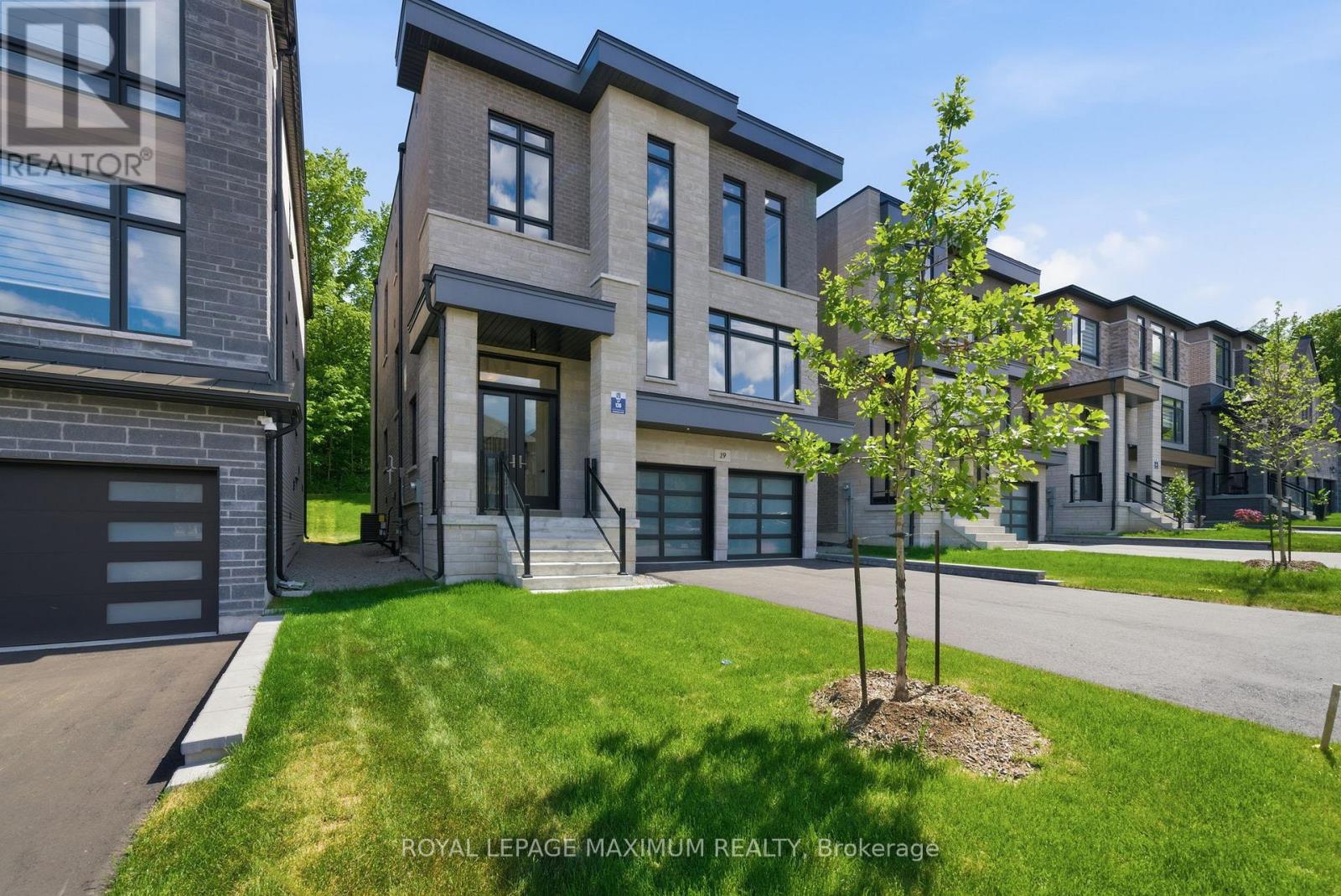19 DONSGROVE COURT - 3
