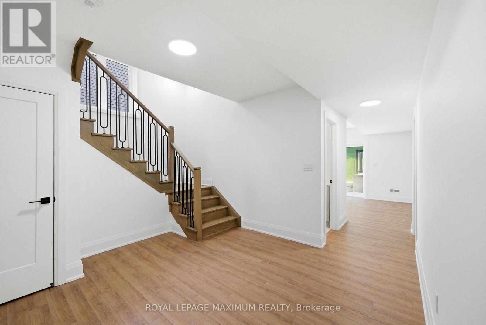 19 DONSGROVE COURT - 35