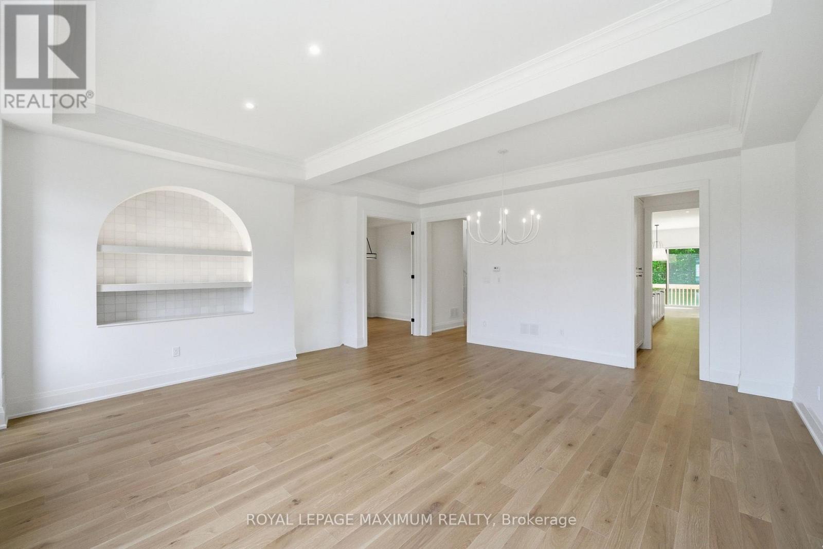 19 DONSGROVE COURT - 8