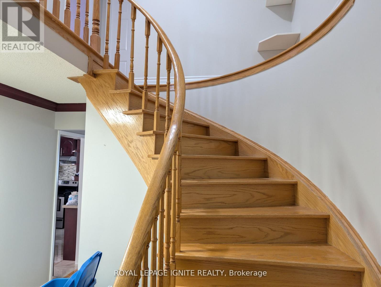 98 CHLOE CRESCENT N - 14