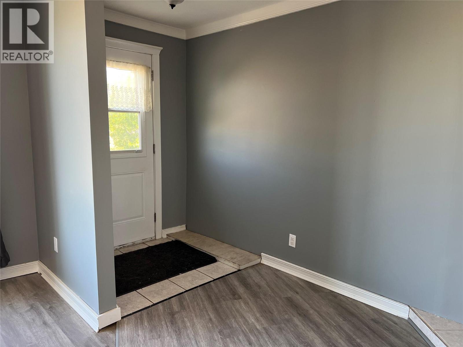 505 97A Avenue - Image 2