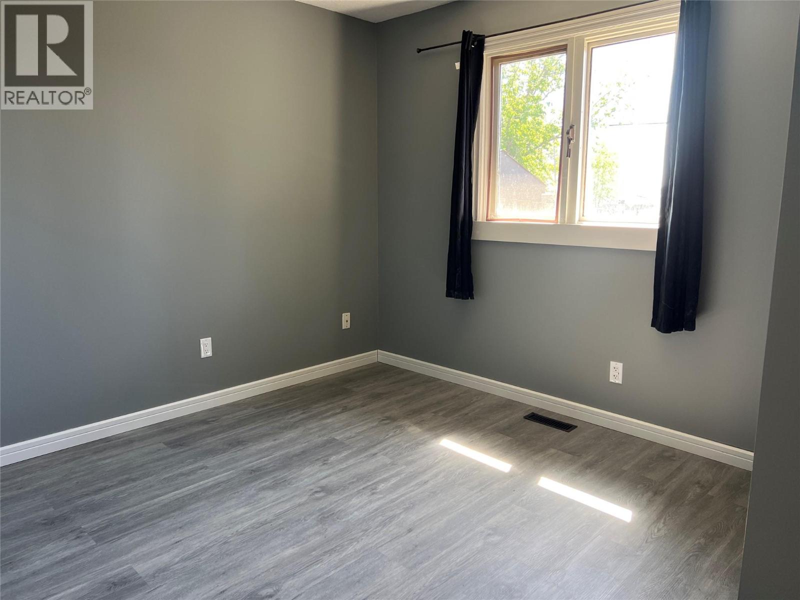 505 97A Avenue - 10