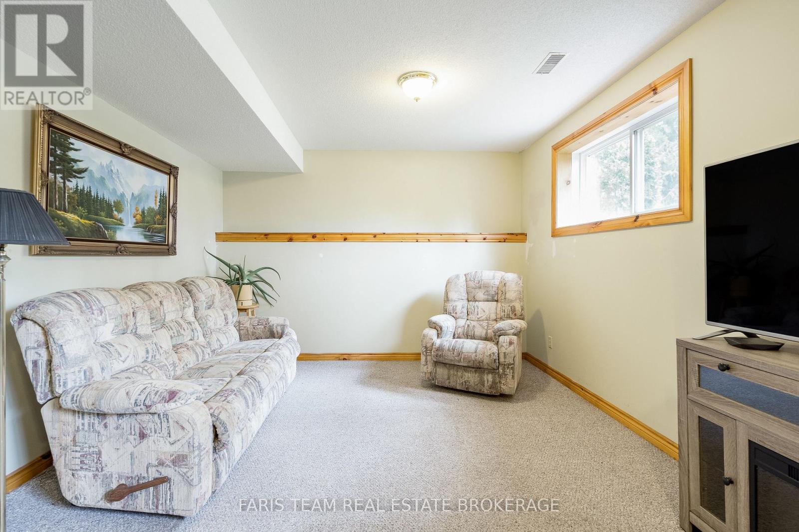 46 GREENWOOD AVENUE - 23