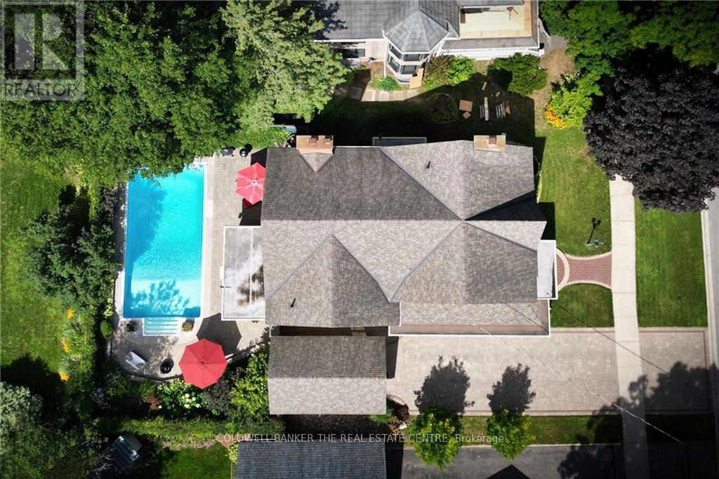 181 PETER STREET N - 27