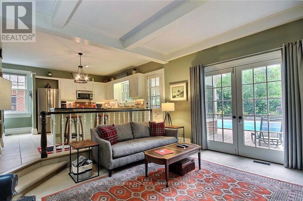 181 PETER STREET N - 9