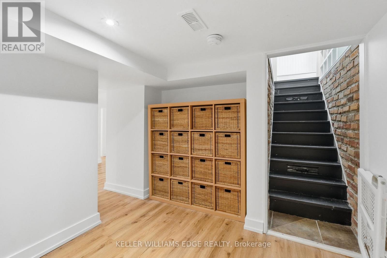 6123 GUELPH LINE - 33