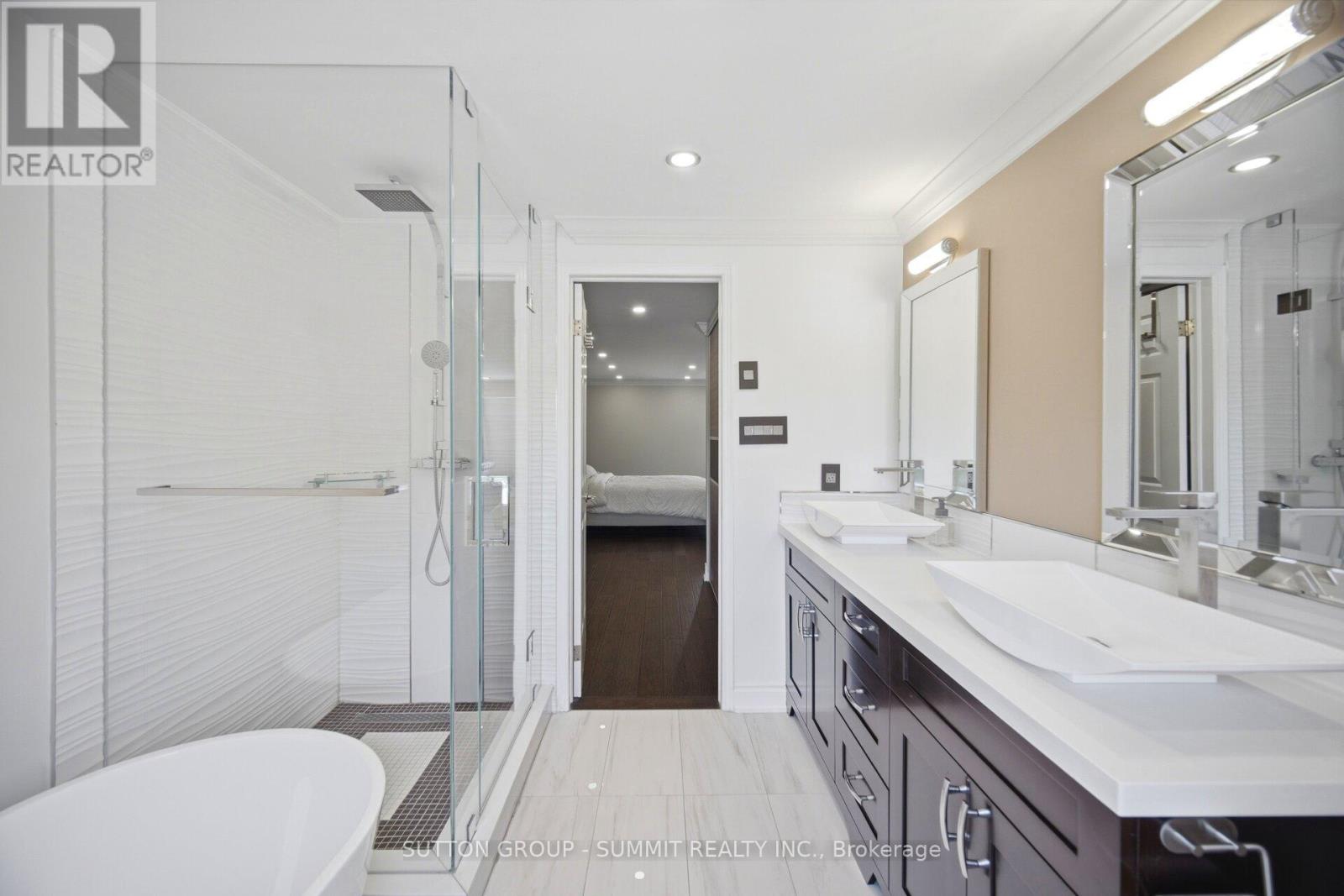 4127 COLONIAL DRIVE - 32