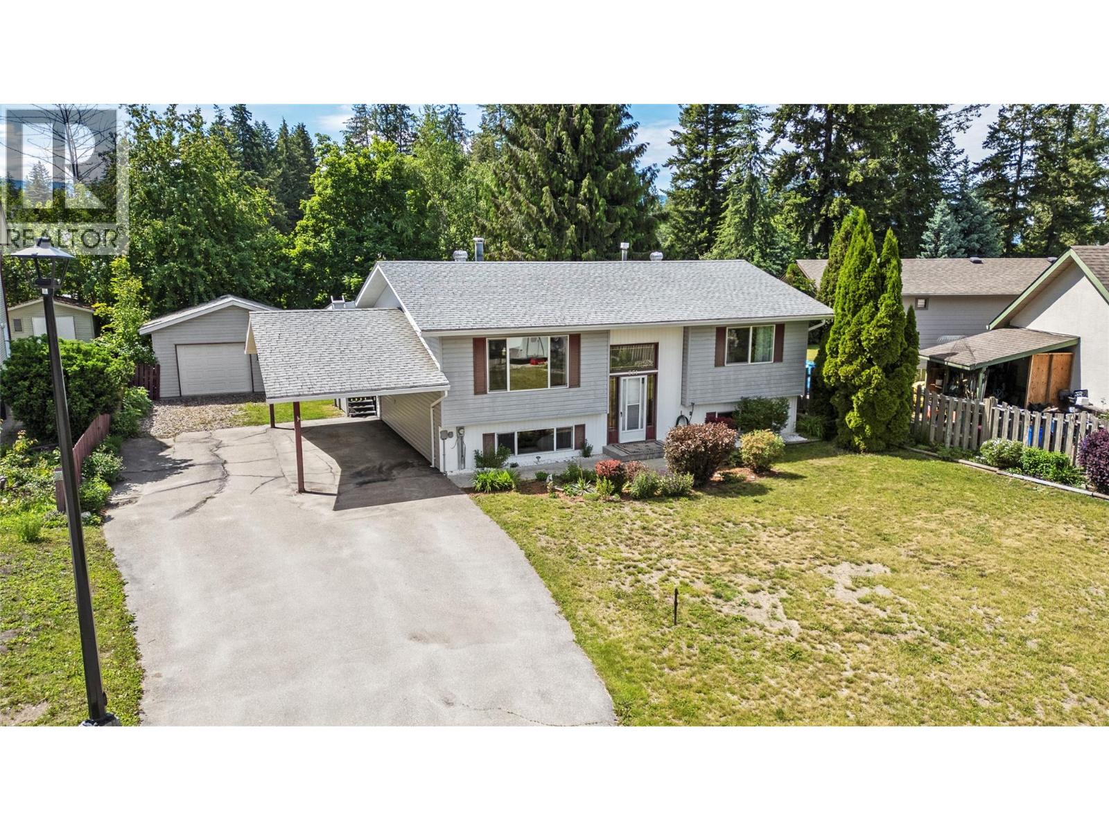 851 26 Street SE, Salmon Arm