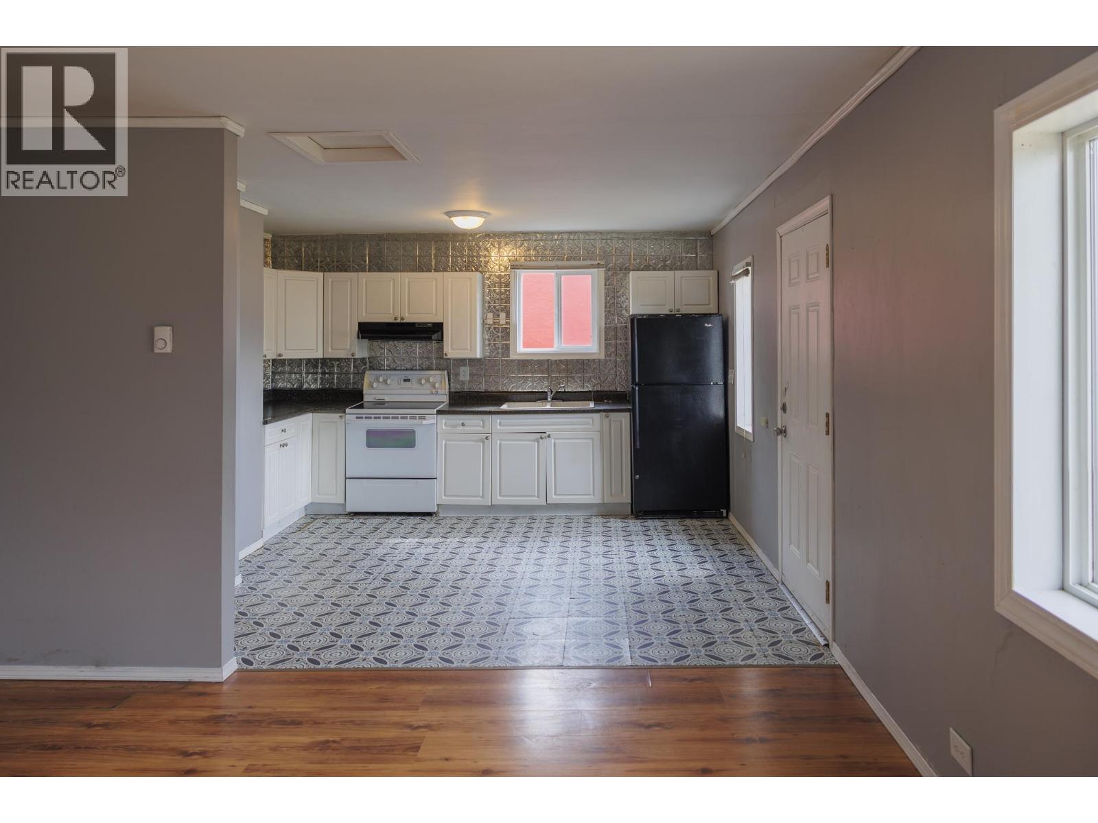 956 4TH AVENUE - 21