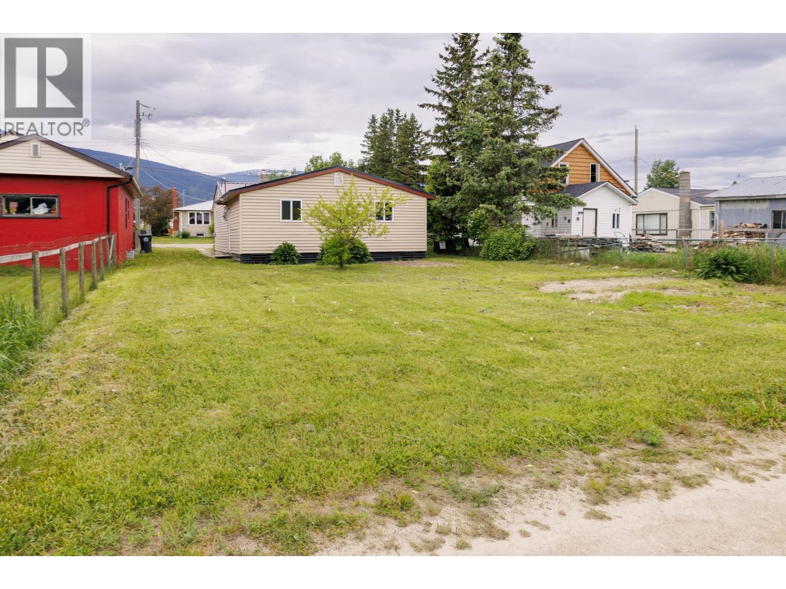 956 4TH AVENUE - 22