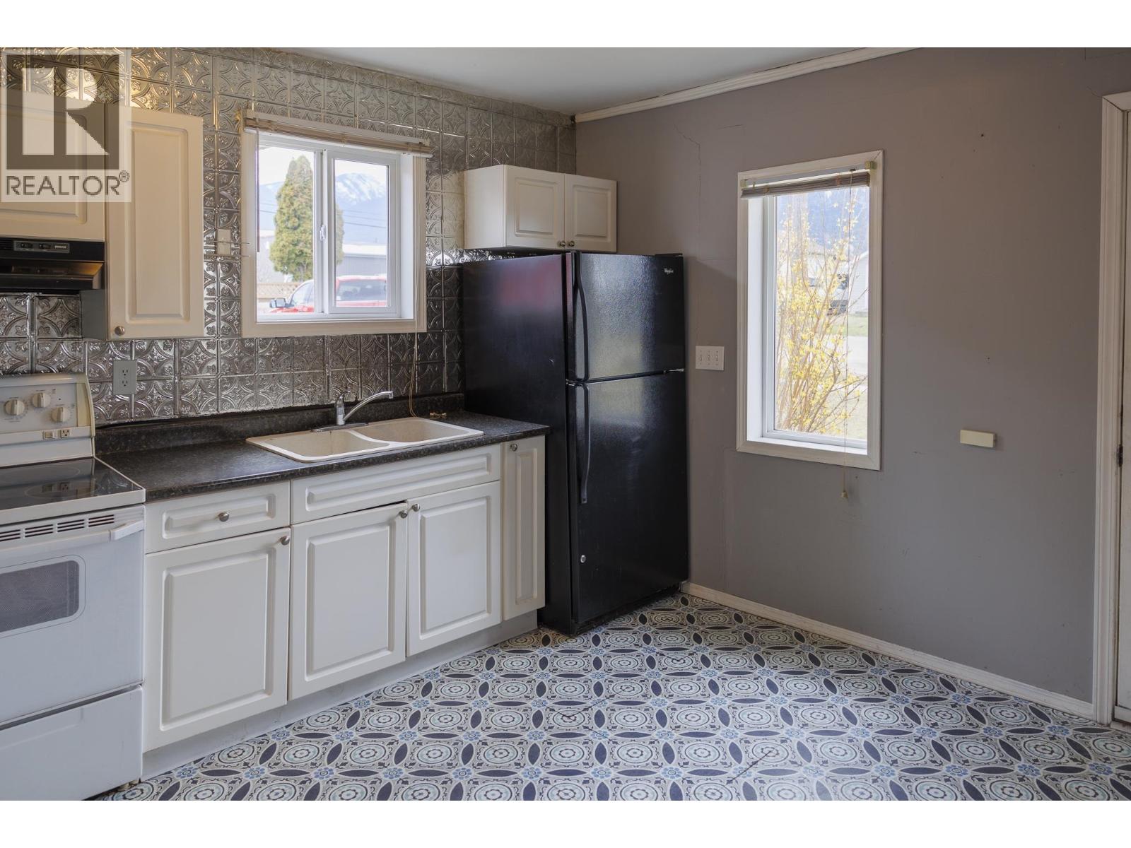956 4TH AVENUE - 13
