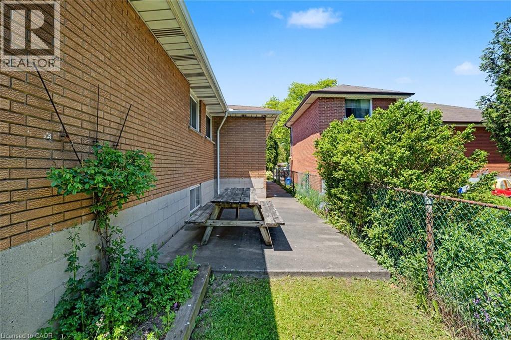95 FIELDWAY Drive - 32