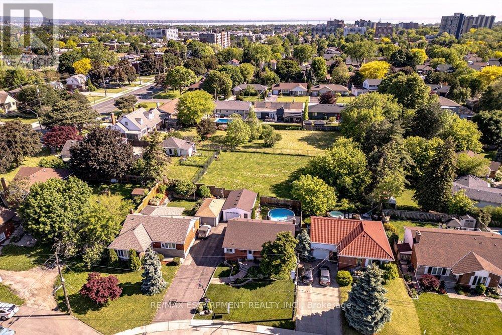 15 FAIRCOURT DRIVE - 25