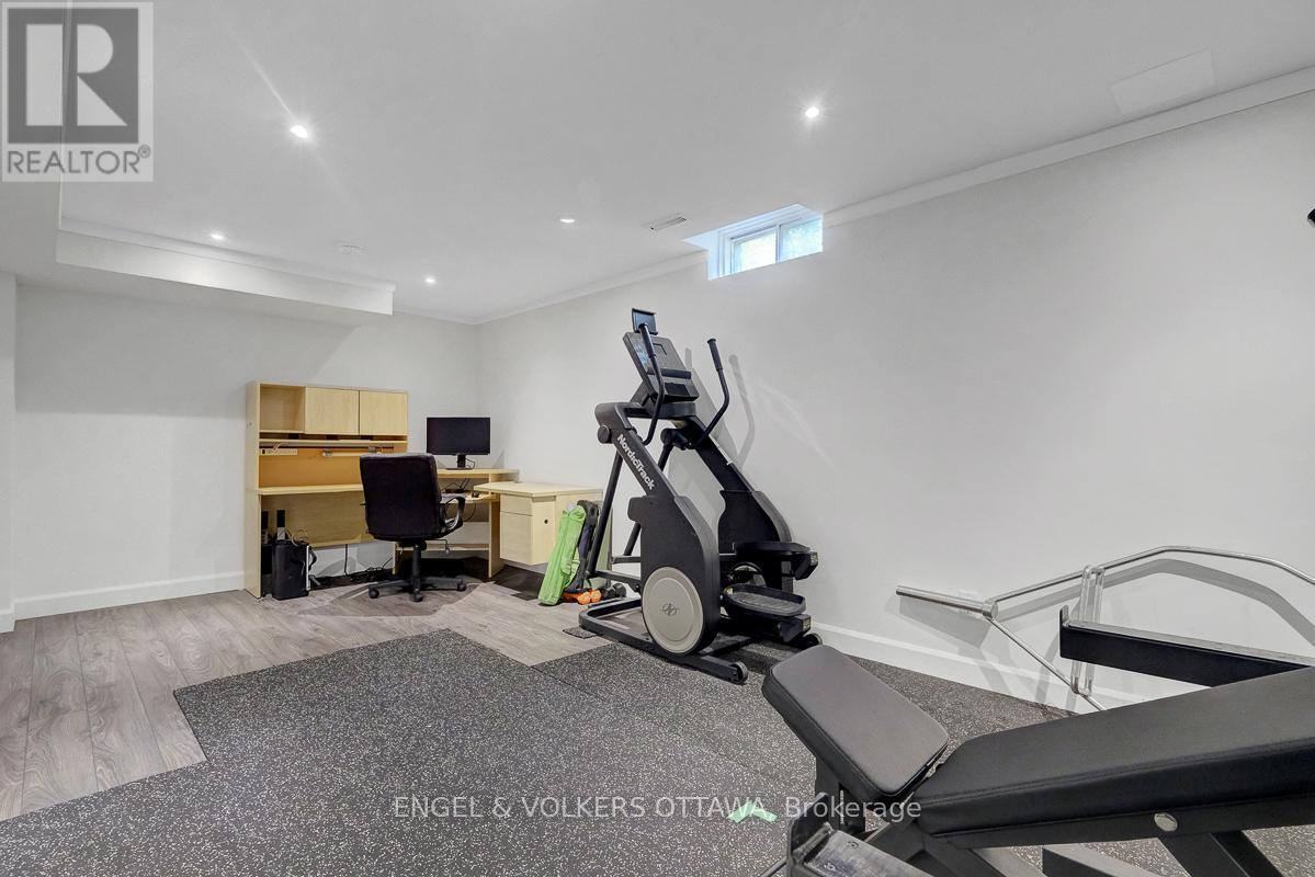 6138 VINEYARD DRIVE - 44