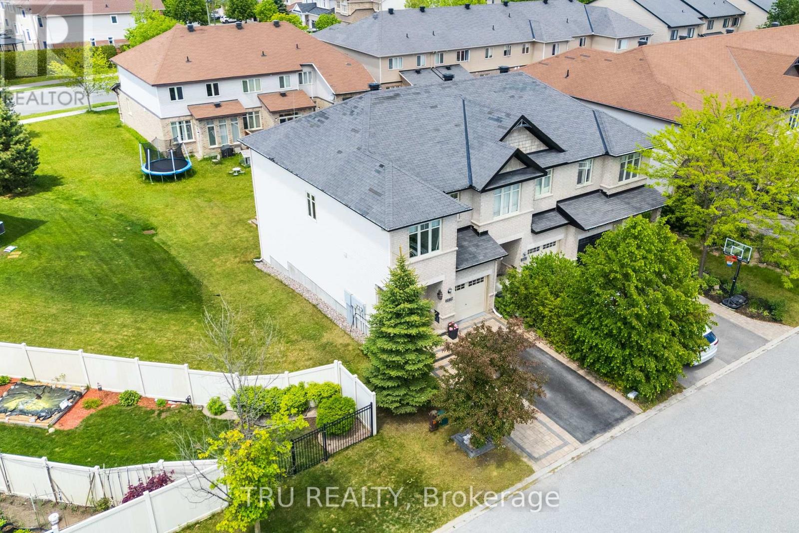 1019 OTTENBRITE CRESCENT - 3