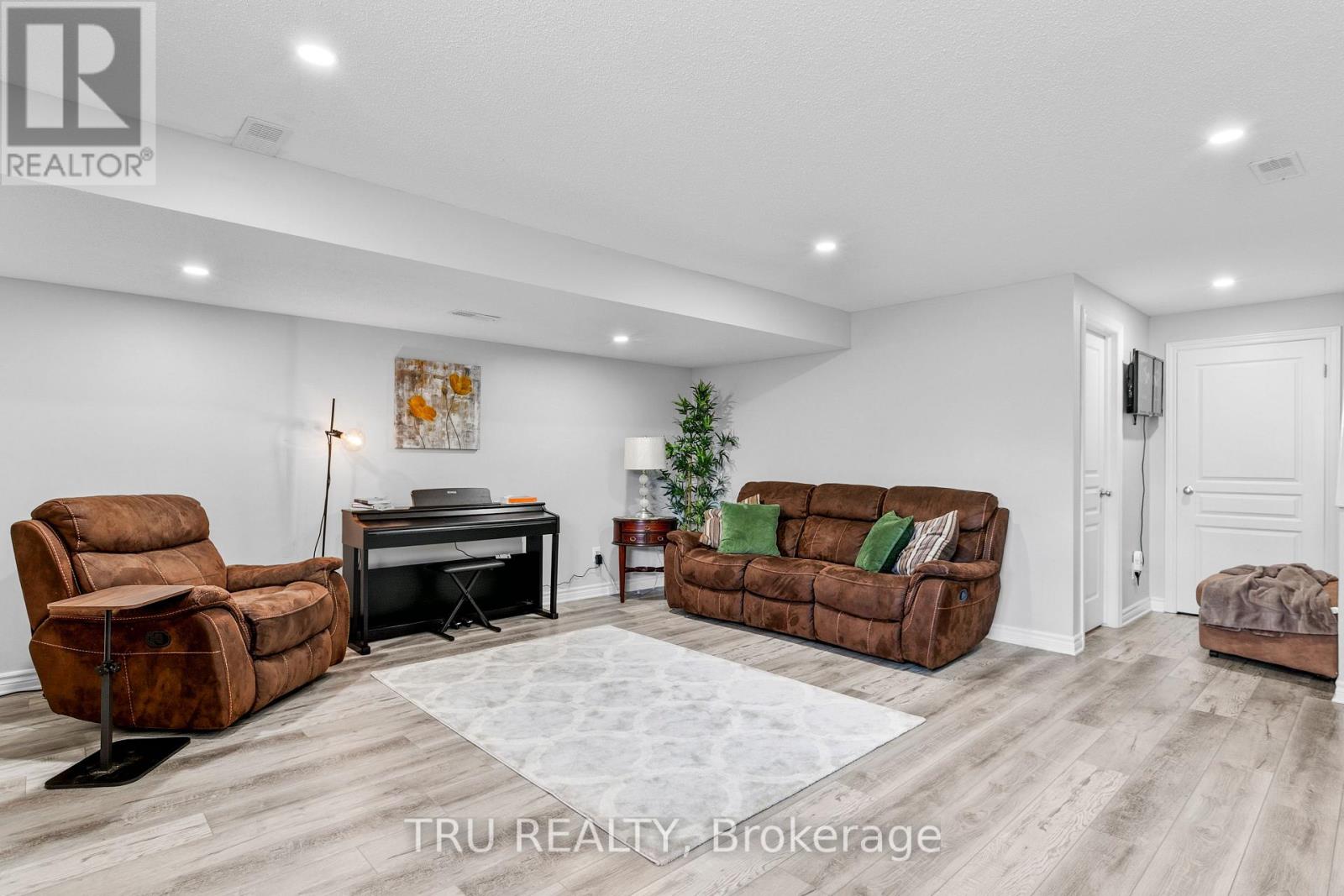 1019 OTTENBRITE CRESCENT - 40