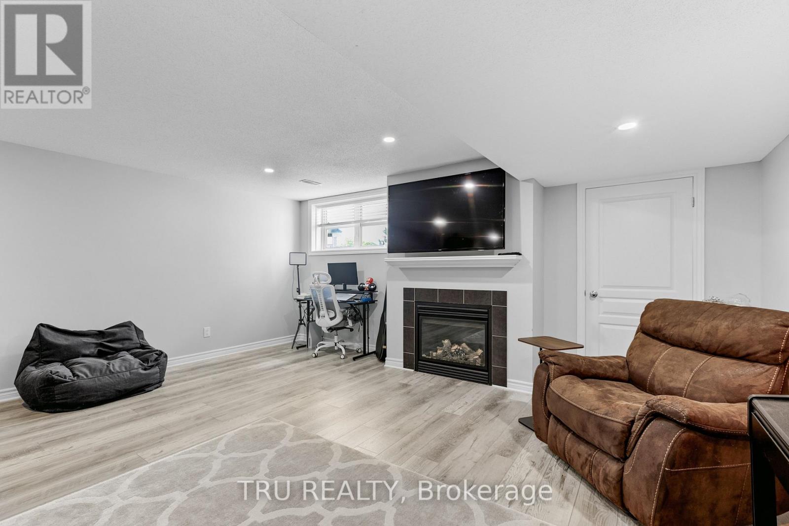 1019 OTTENBRITE CRESCENT - 42
