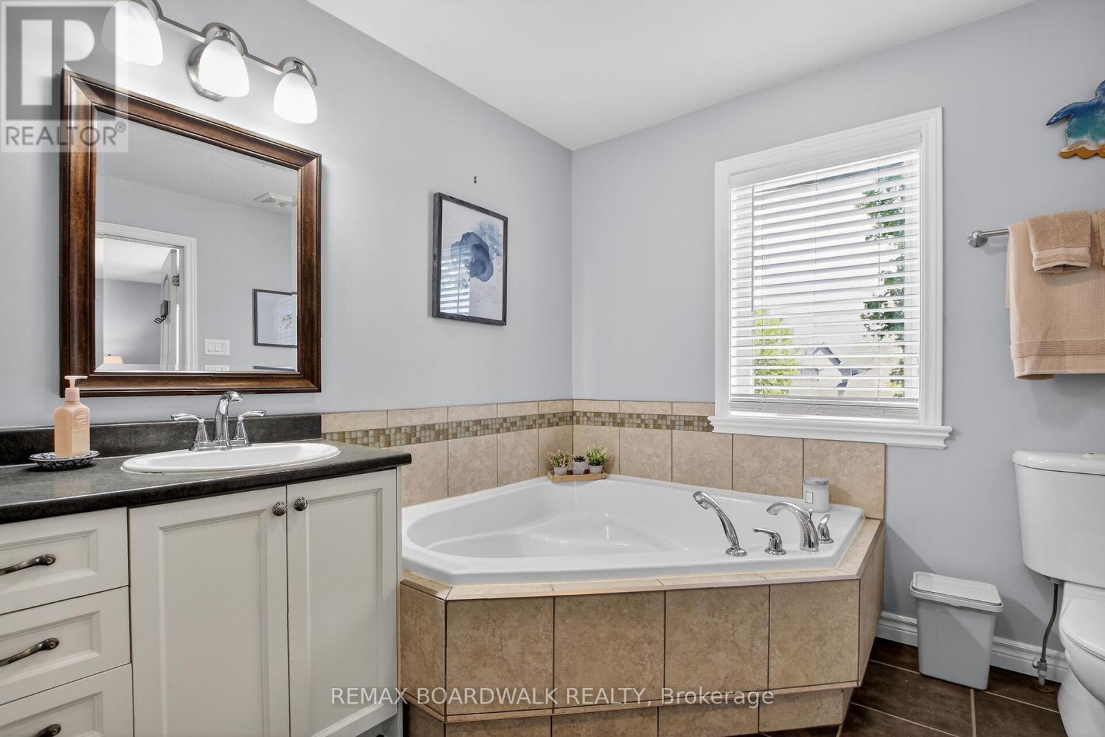 375 QUARTZ AVENUE - 26