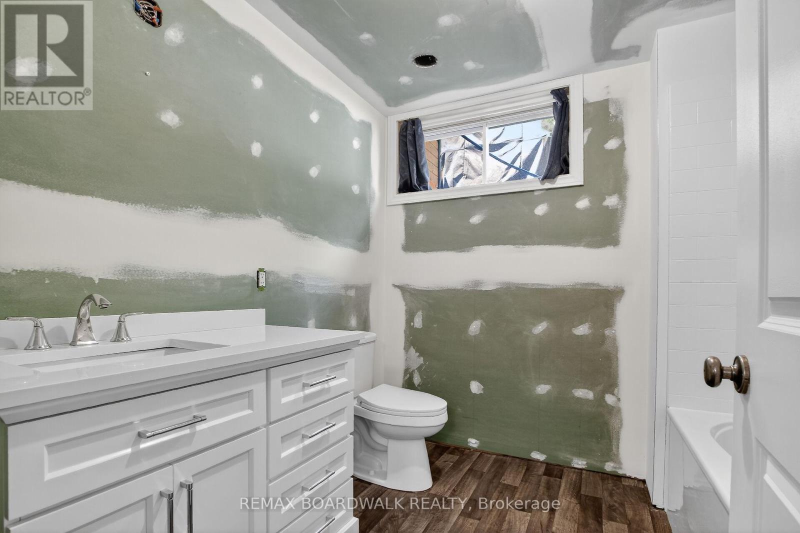 375 QUARTZ AVENUE - 37