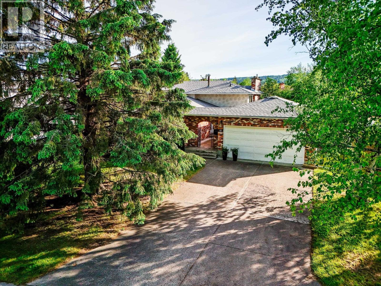 223 KING DRIVE - 1