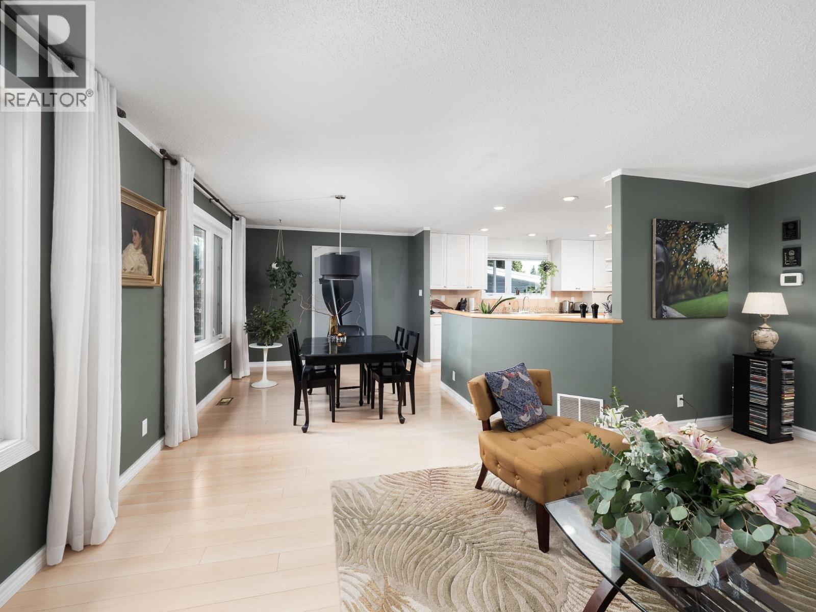 223 KING DRIVE - 16
