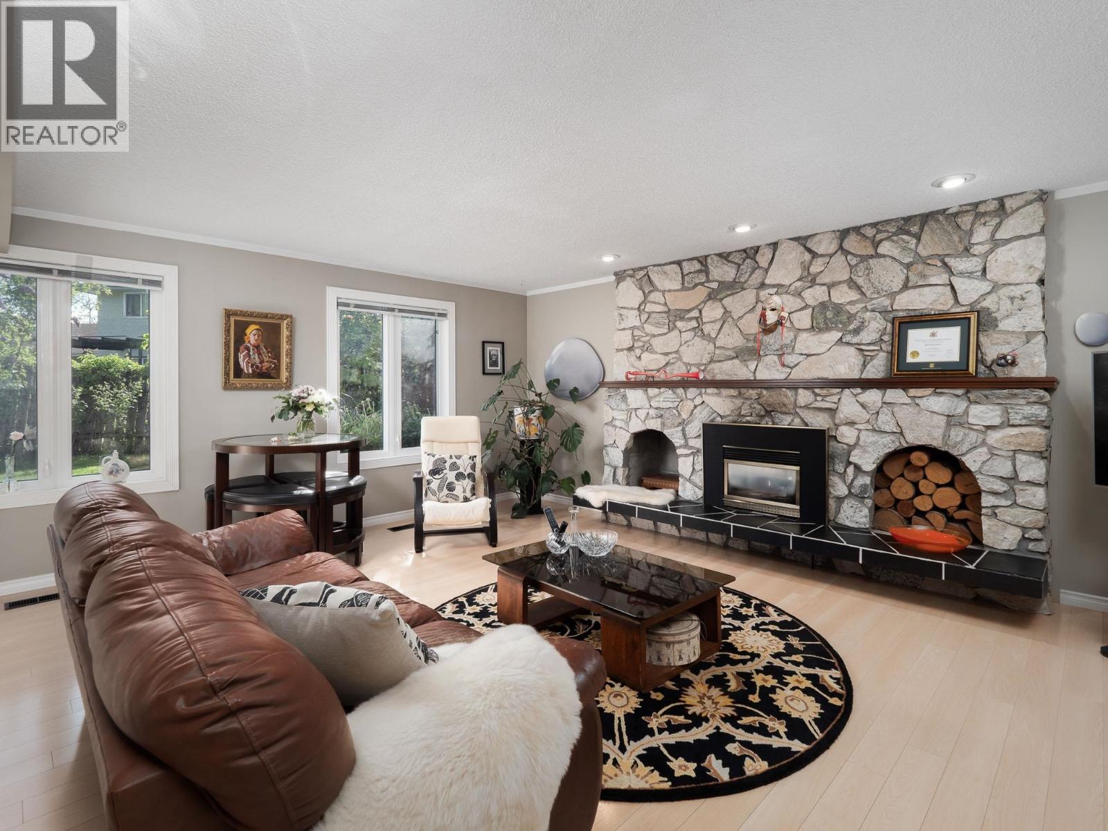 223 KING DRIVE - 19