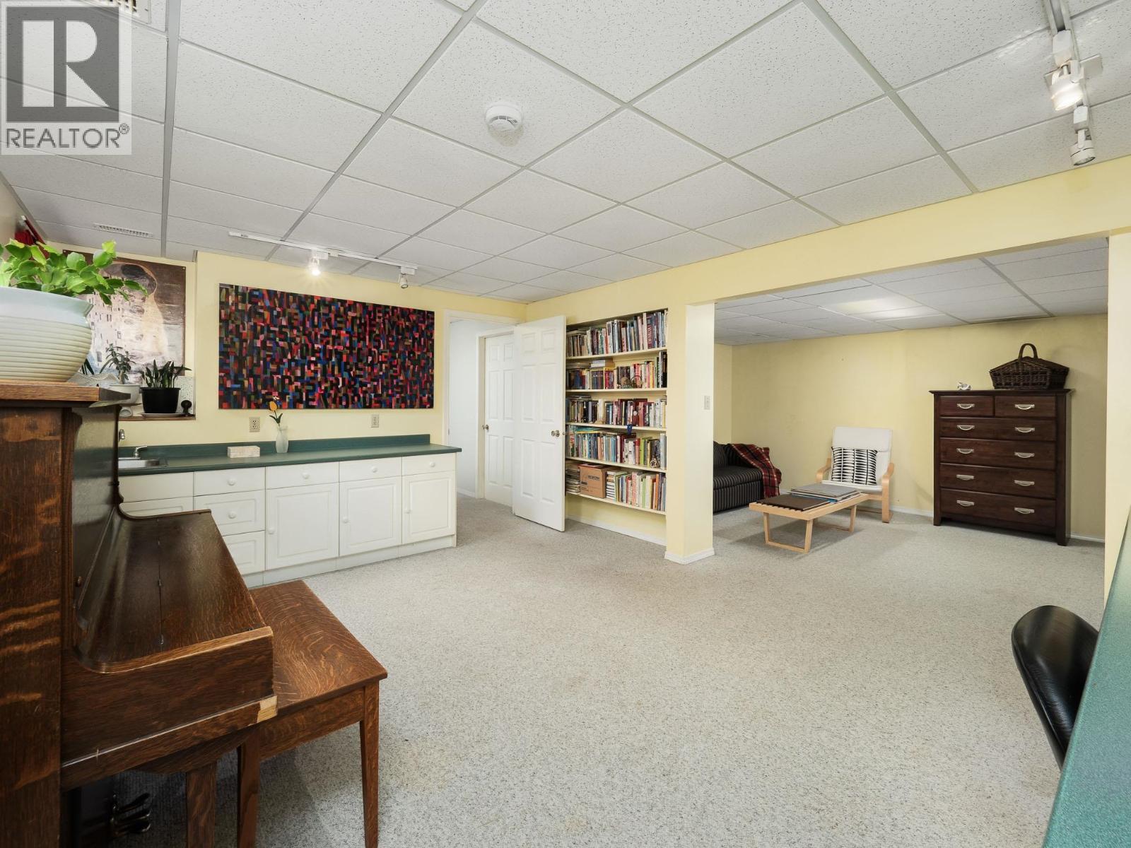 223 KING DRIVE - 30