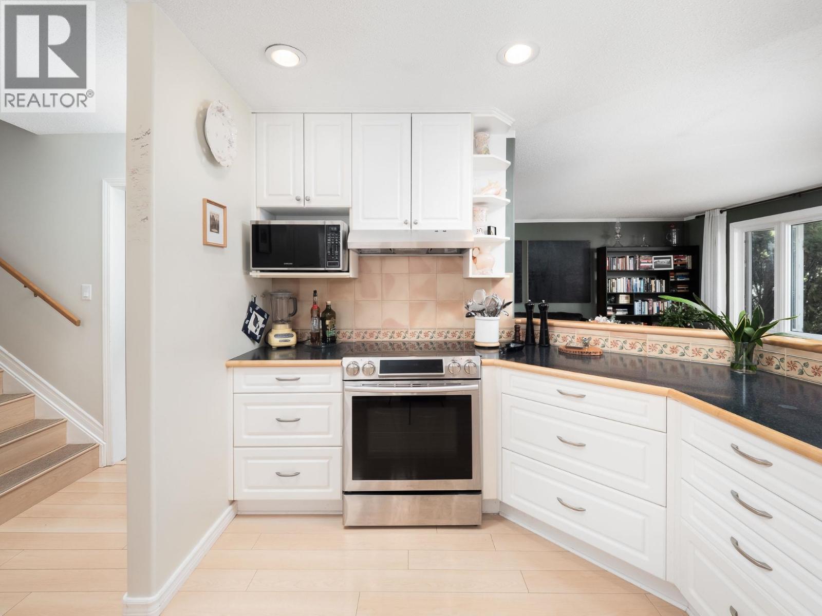 223 KING DRIVE - 13