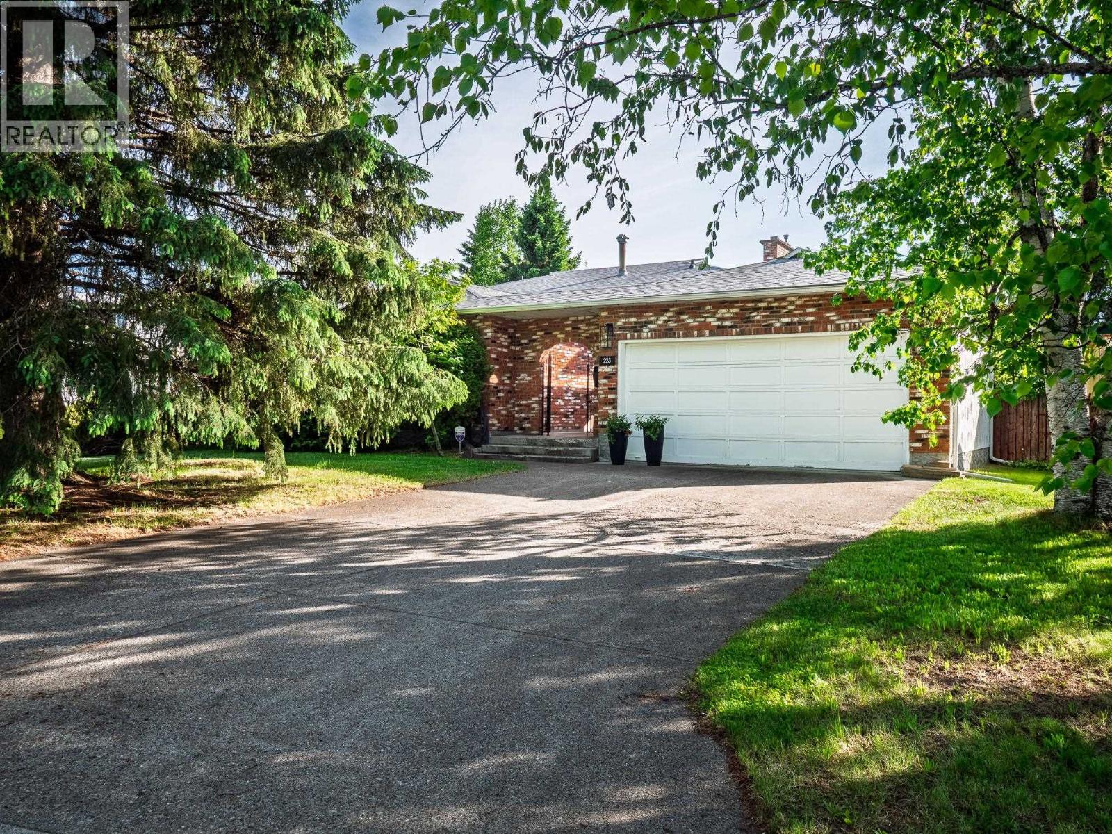 223 KING DRIVE - 32